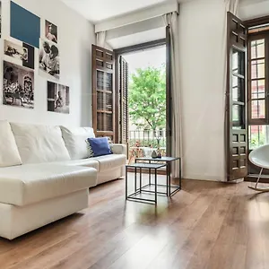 https://spacious-apartment-by-picasso-museum.hotelsinnerja.org